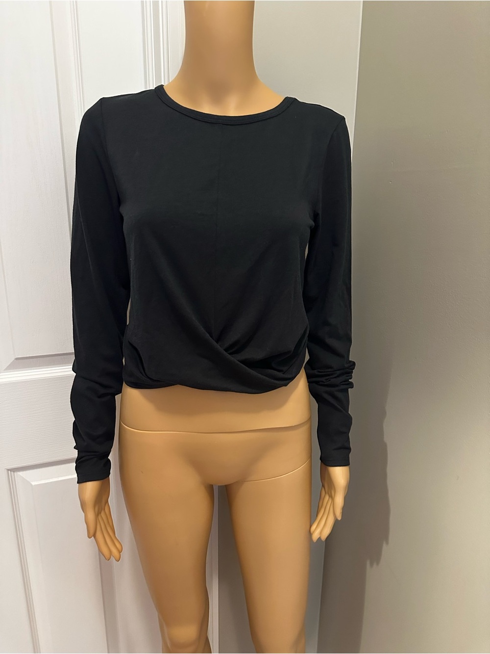 Lilly Pulitzer Greer Black Long-Sleeve Twist Hem Top
